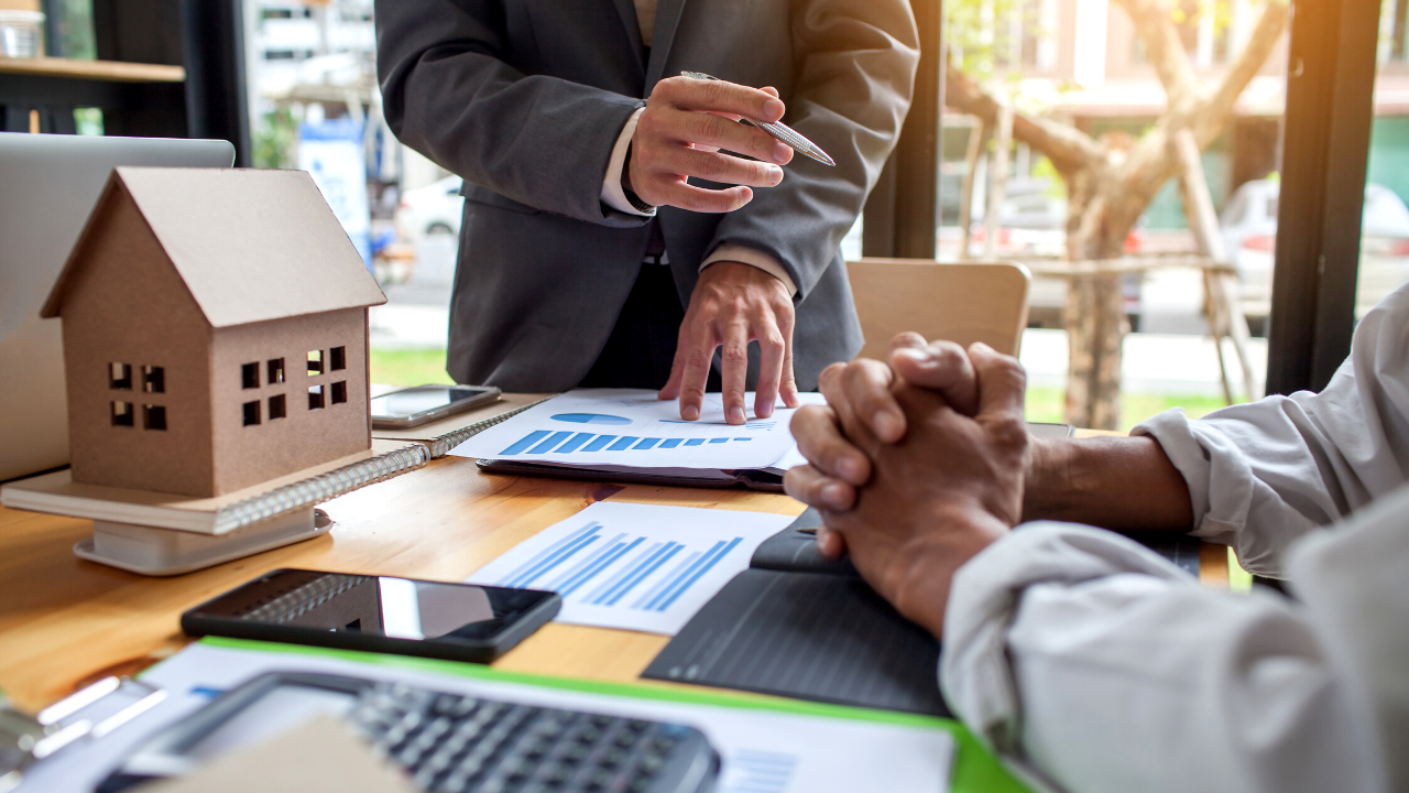 Expert Insights: How Mortgage Agents Can Simplify Your Home-Buying Journey